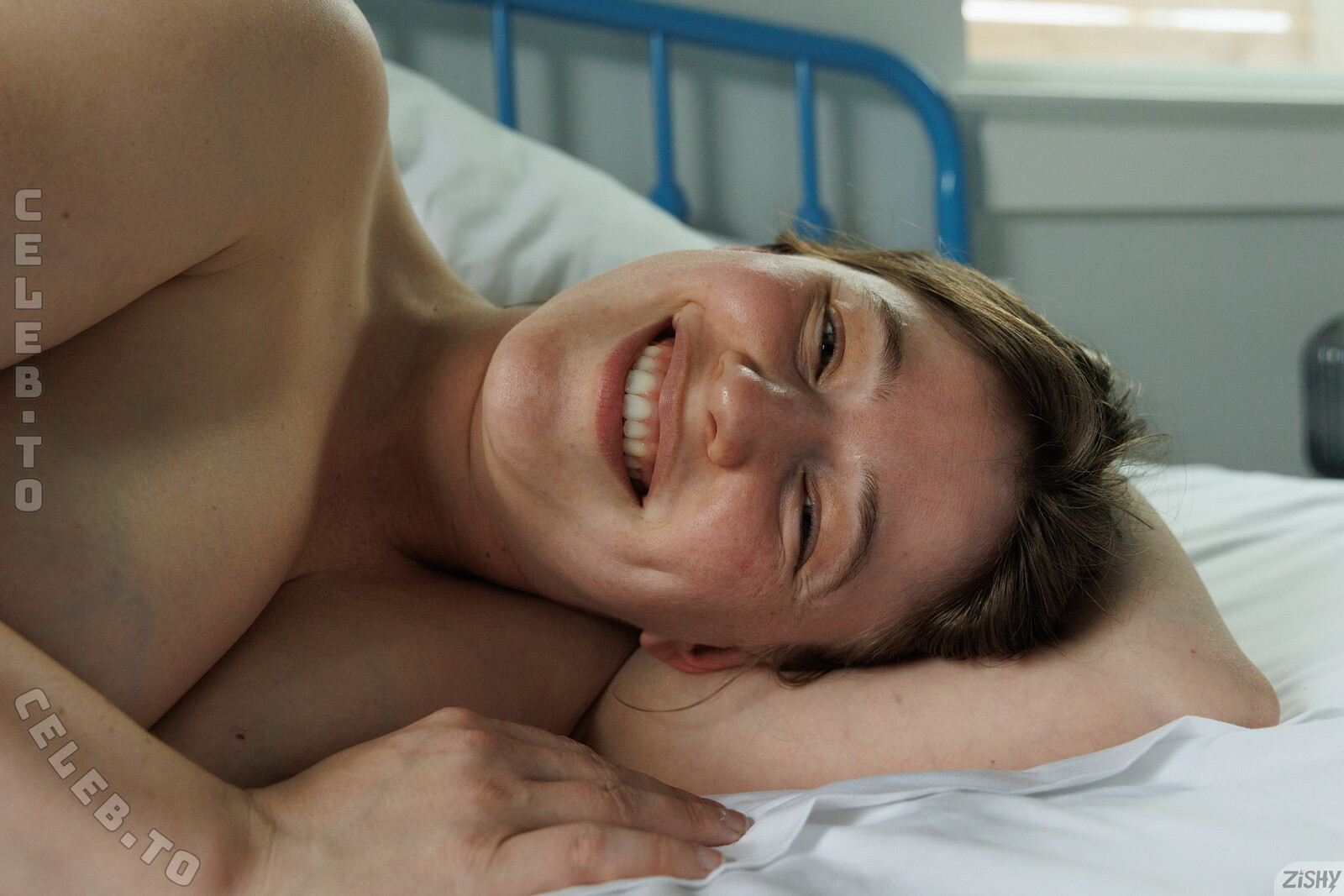 Zishy nude photo 12