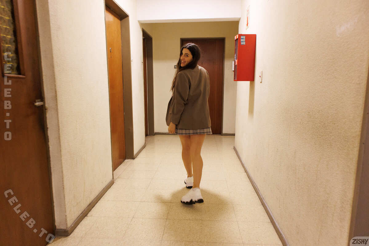 Zishy nude photo 10
