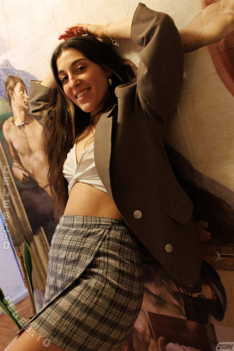 Zishy nude photo 13