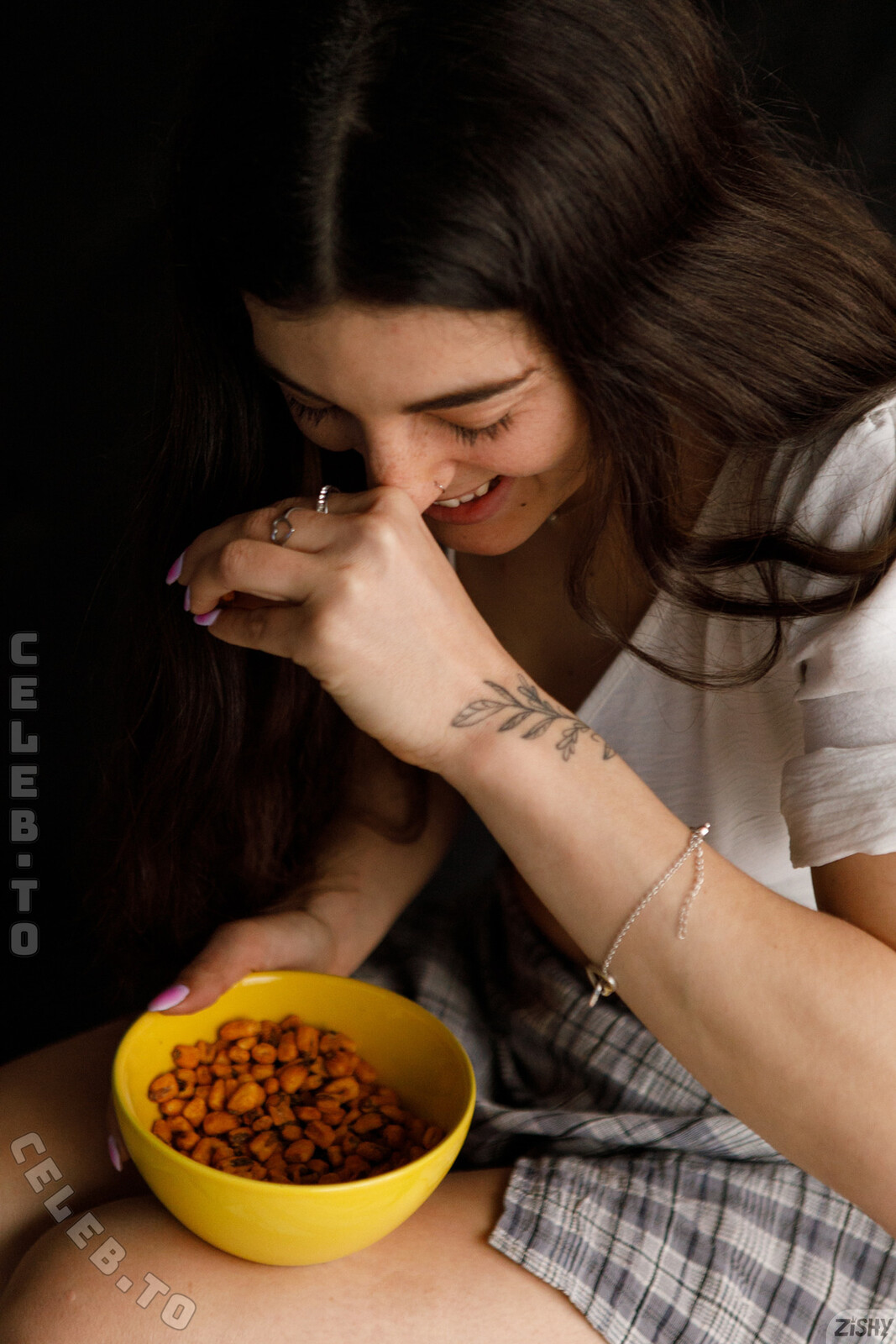 Zishy nude photo 18