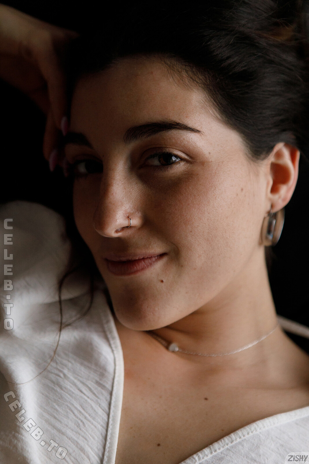 Zishy nude photo 7