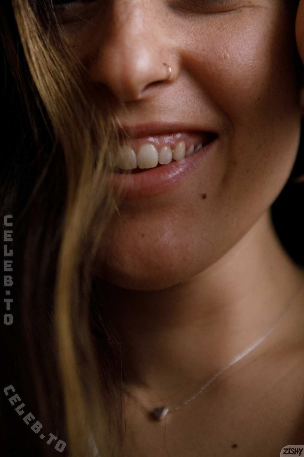 Zishy nude photo 9