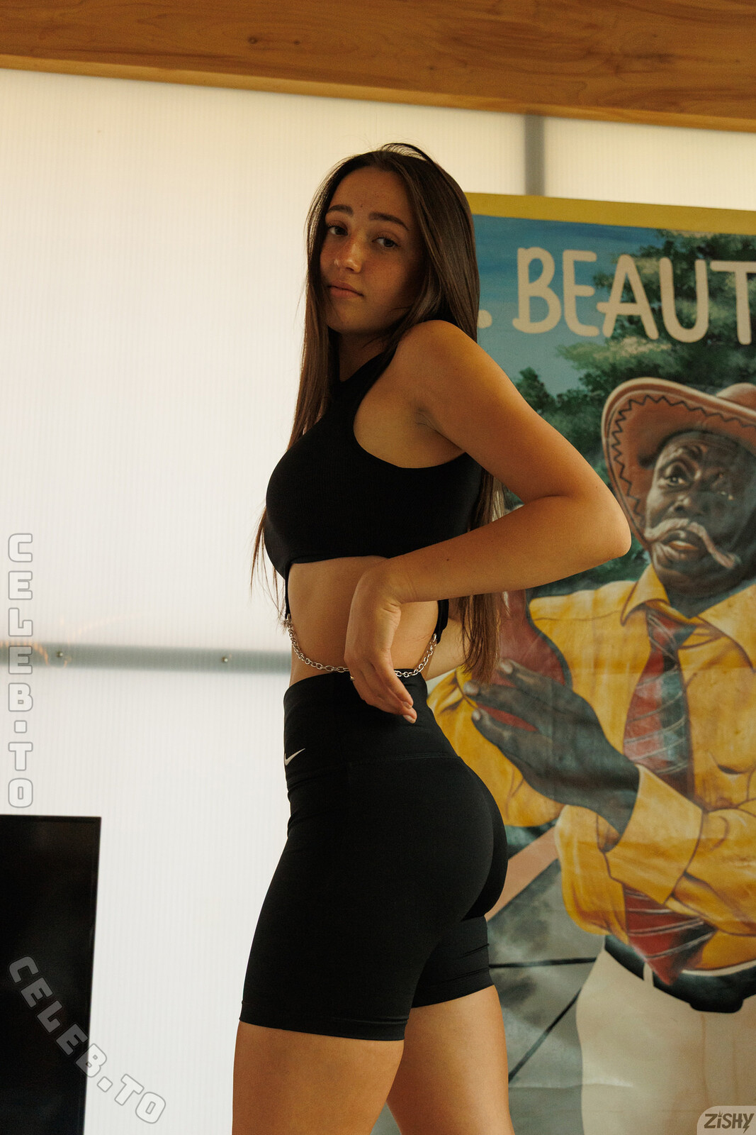 Zishy nude photo 5