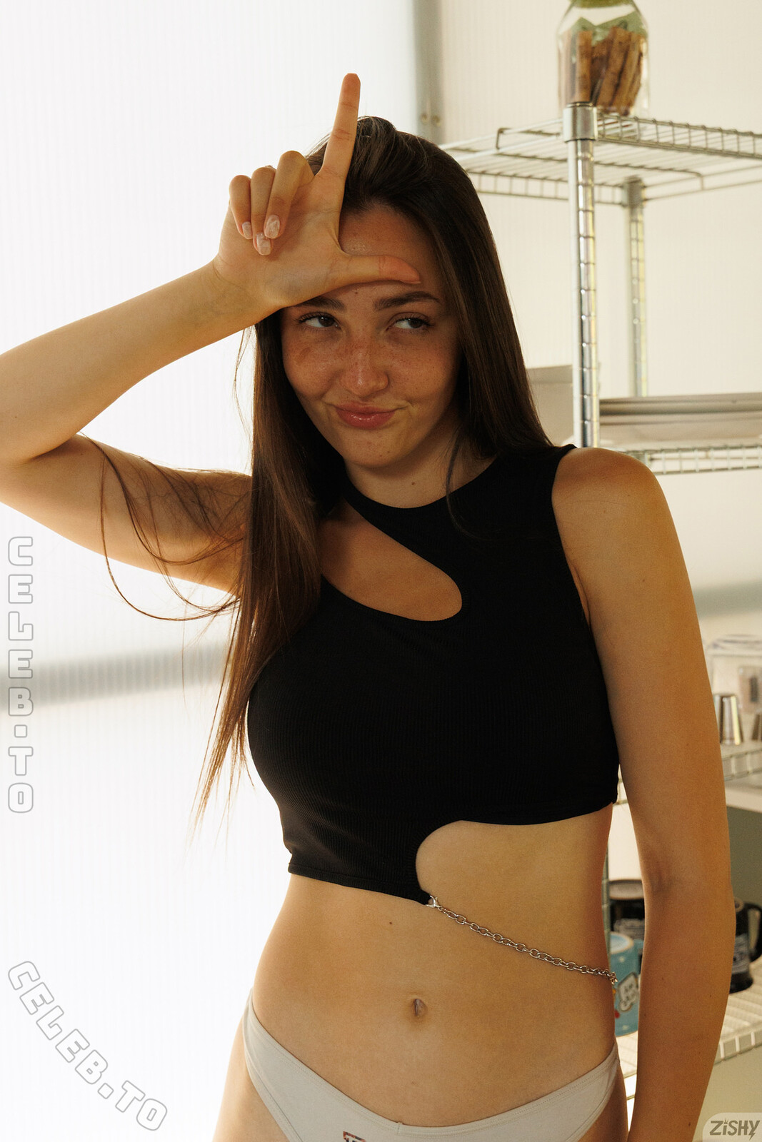 Zishy nude photo 8