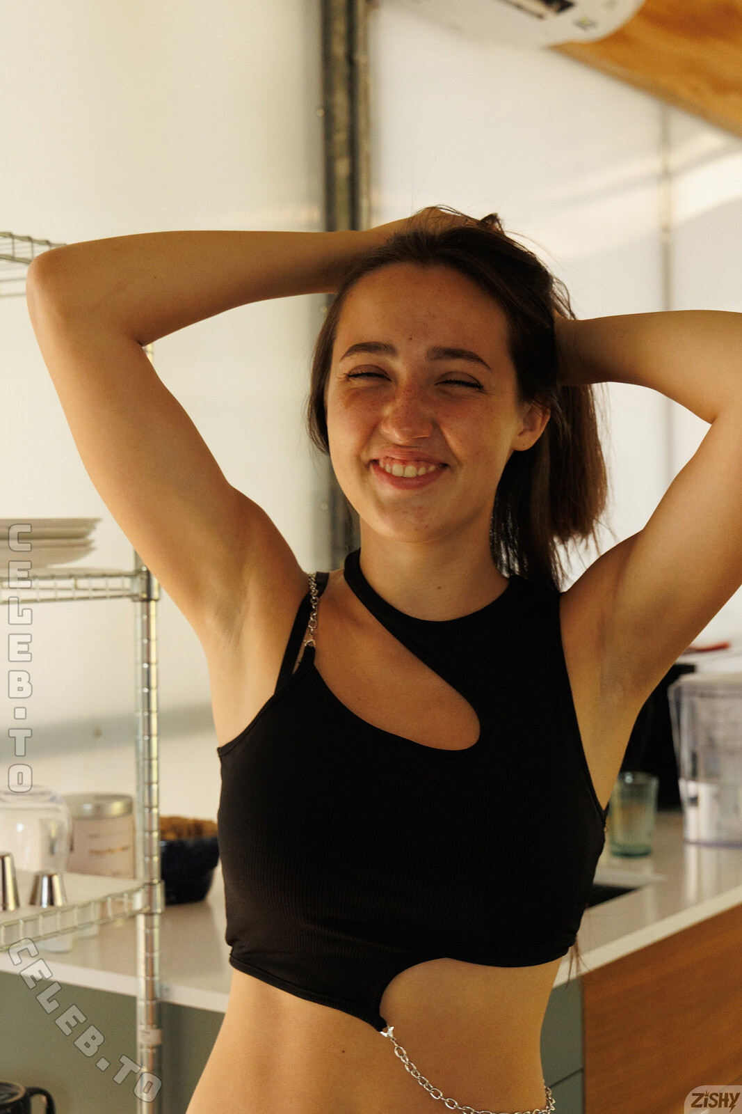 Zishy nude photo 9