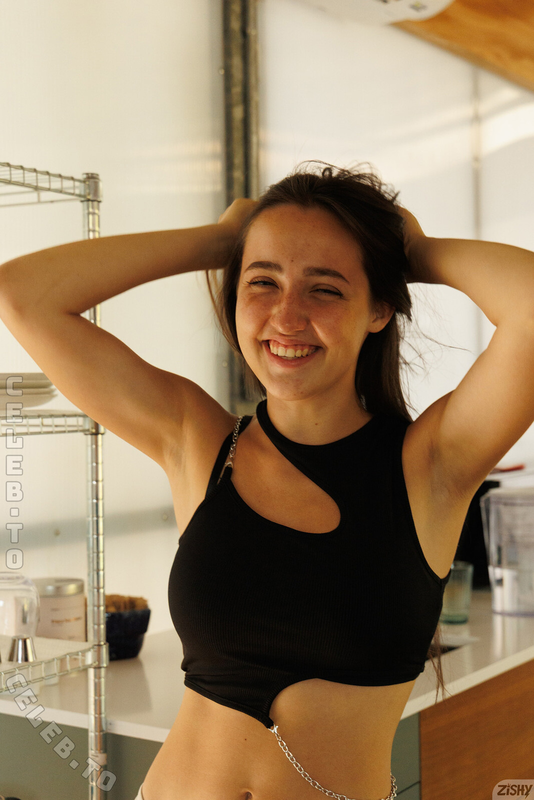 Zishy nude photo 10