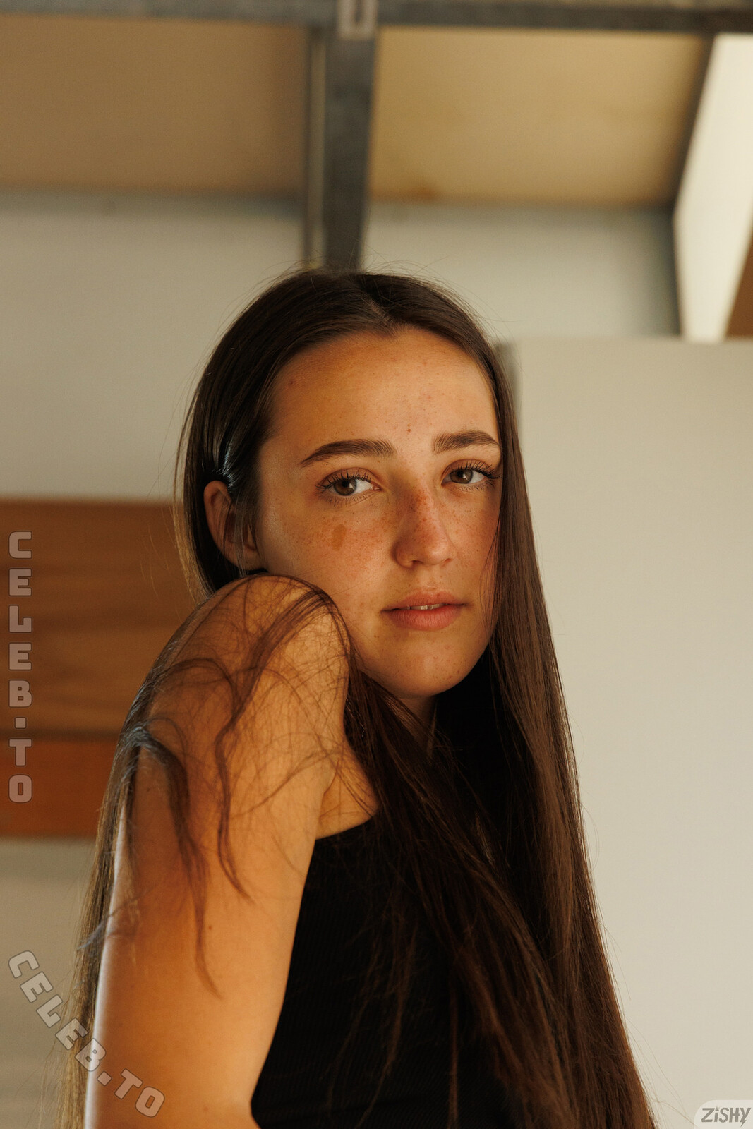 Zishy nude photo 19