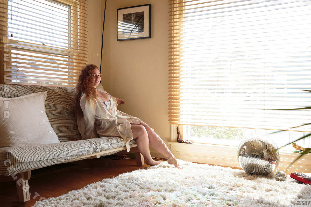 Zishy nude photo 7