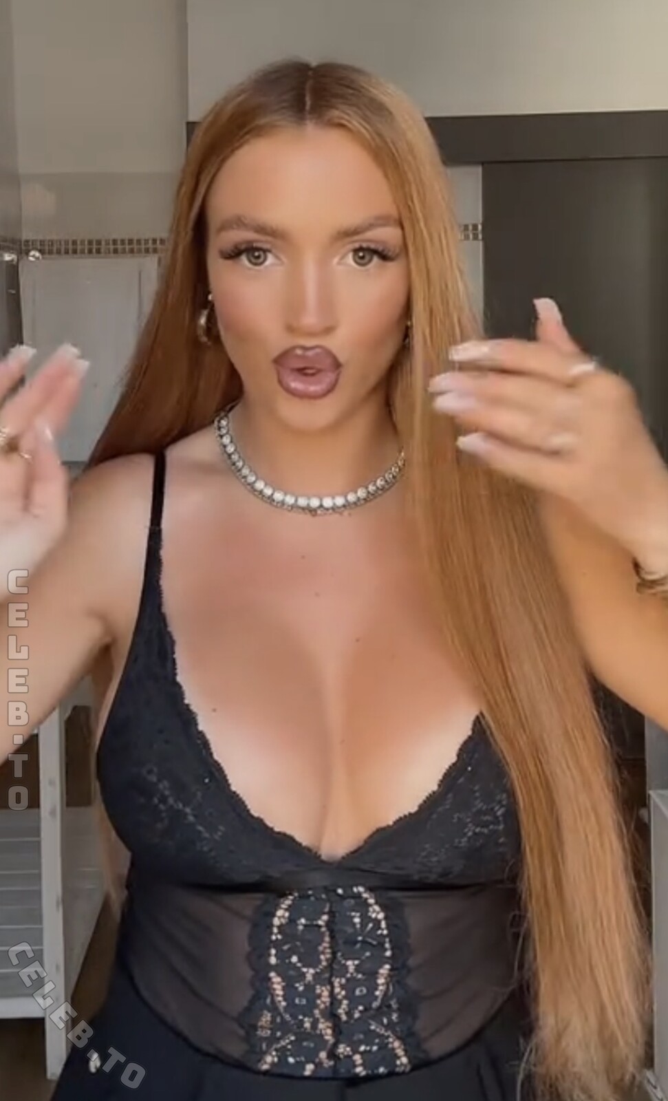 Zoë Chiara Wallner nude photo 2