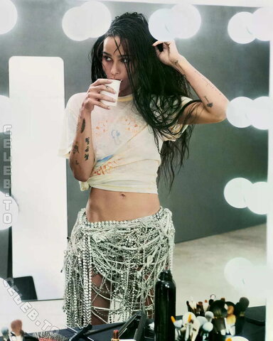 Zoë Kravitz nude photo 2