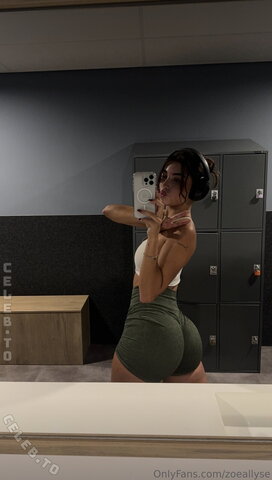 Zoe Allyse nude photo 1