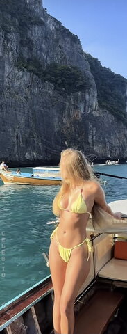 Zoe Kaeppele nude photo 32