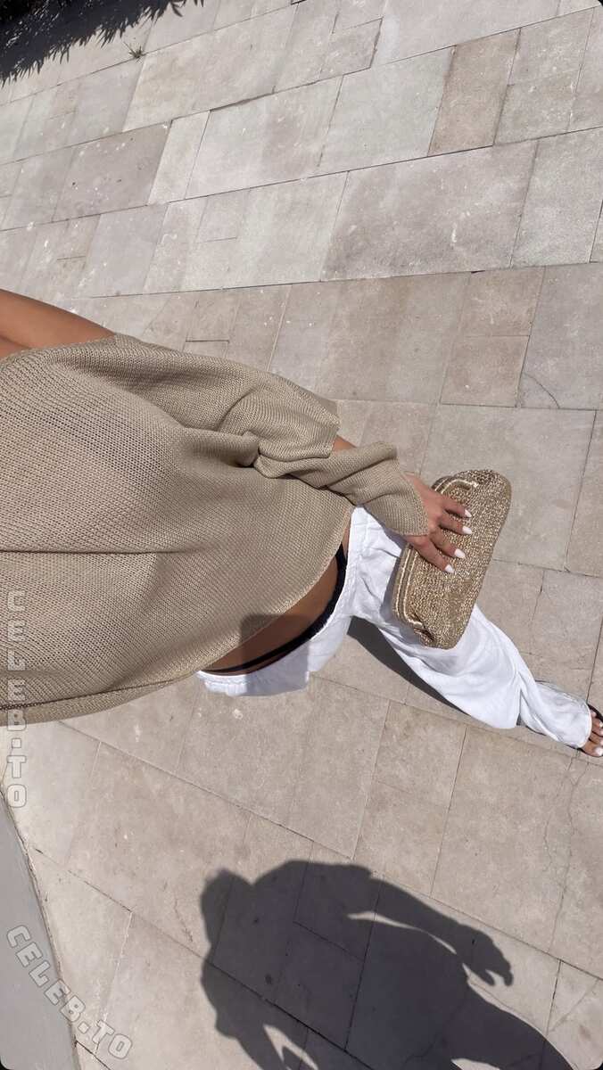 Zoe Kaeppele nude photo 2