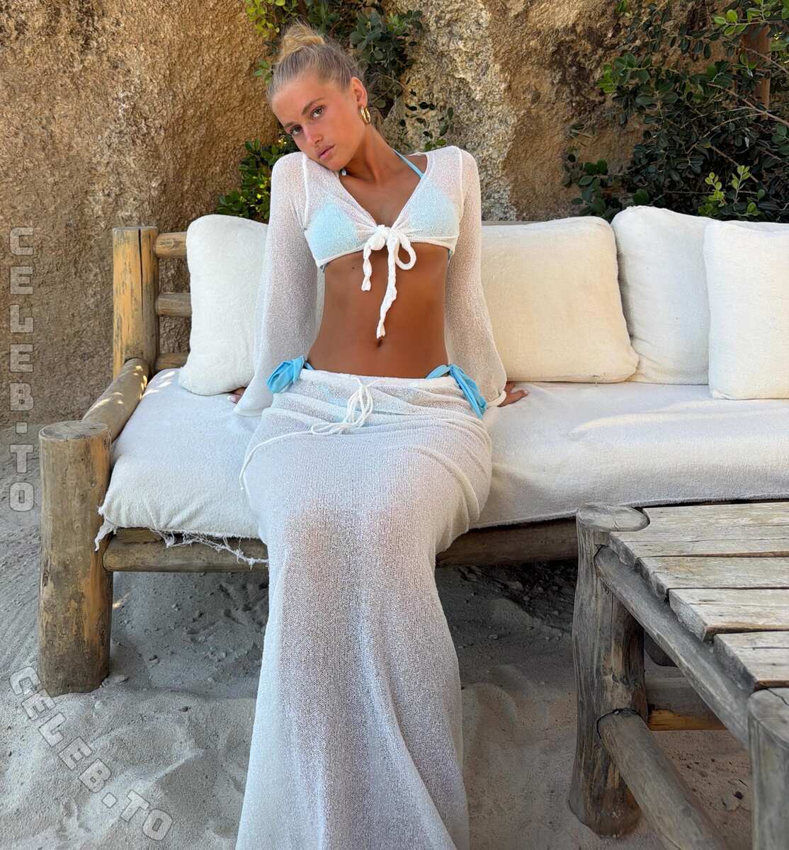 Zoe Kaeppele nude photo 6