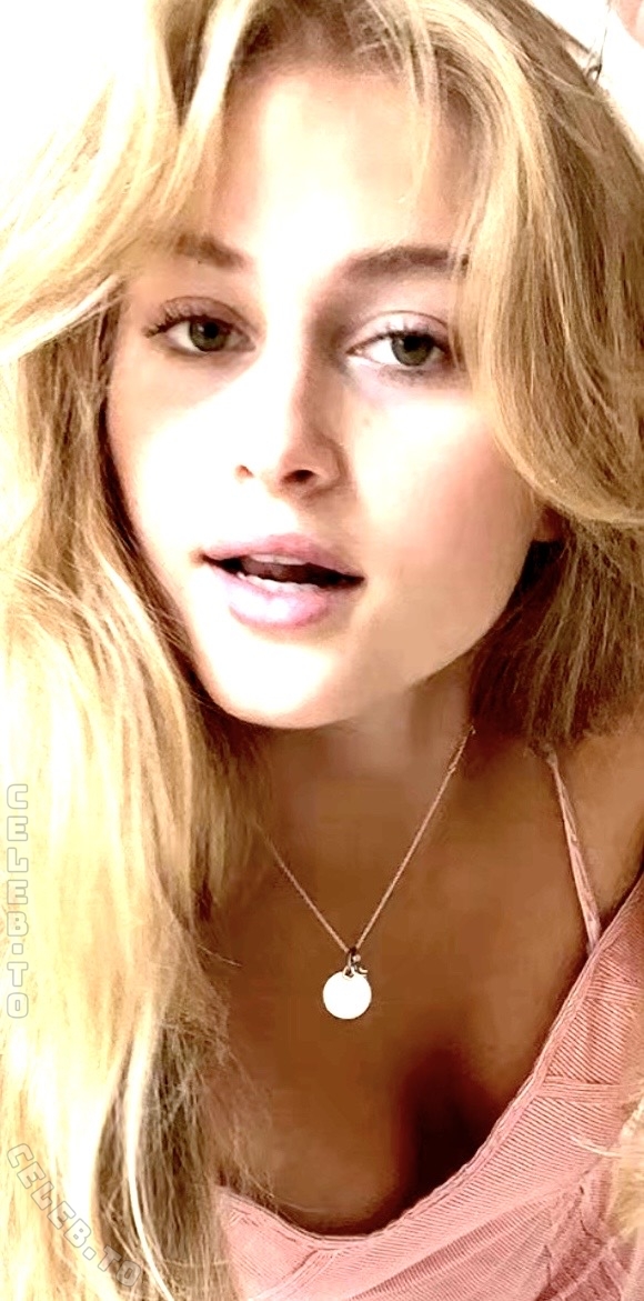 Zoe Kaeppele nude photo 3