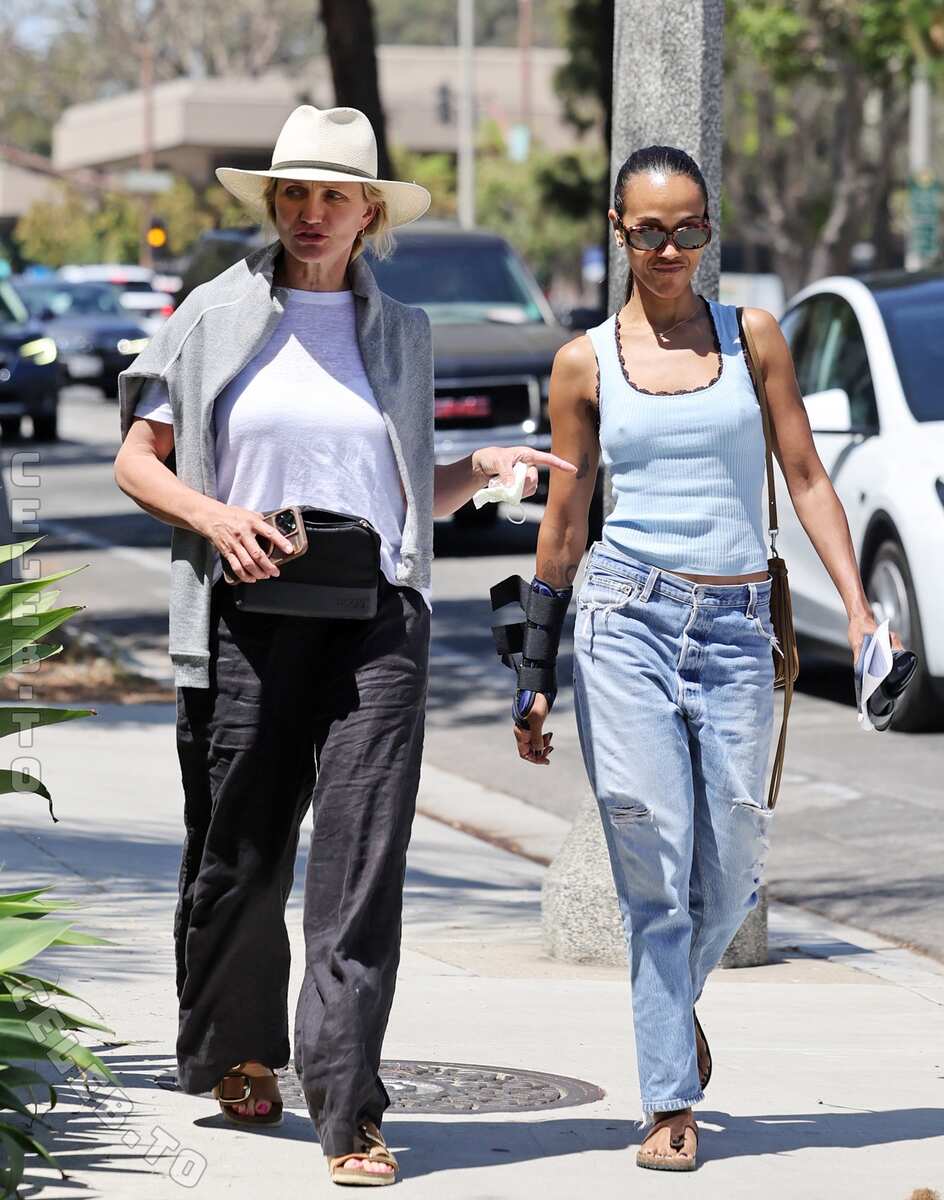 Zoe Saldana nude photo 1