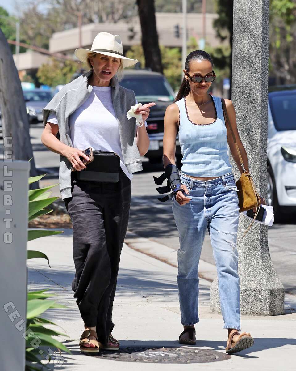 Zoe Saldana nude photo 5