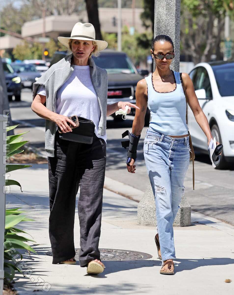 Zoe Saldana nude photo 6