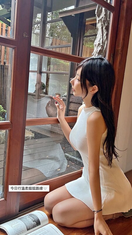 ZOE SO nude photo 17