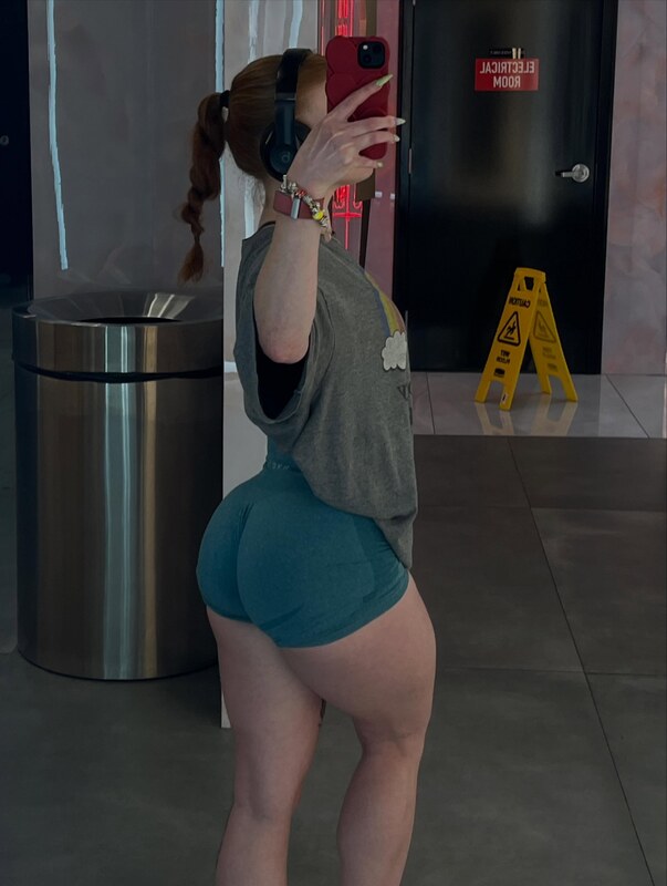 Zoe Tierney nude photo 4