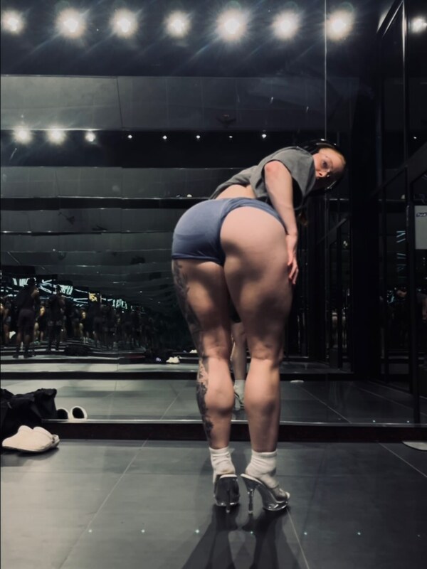 Zoe Tierney nude photo 37