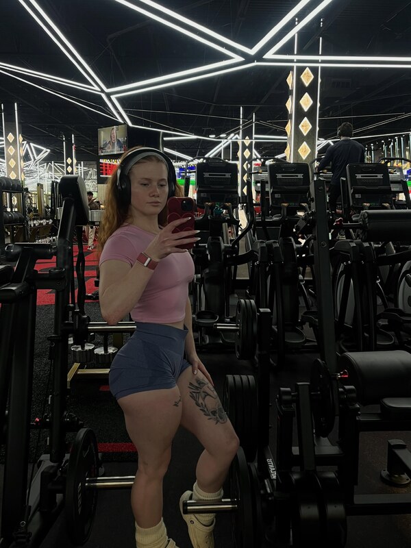 Zoe Tierney nude photo 6
