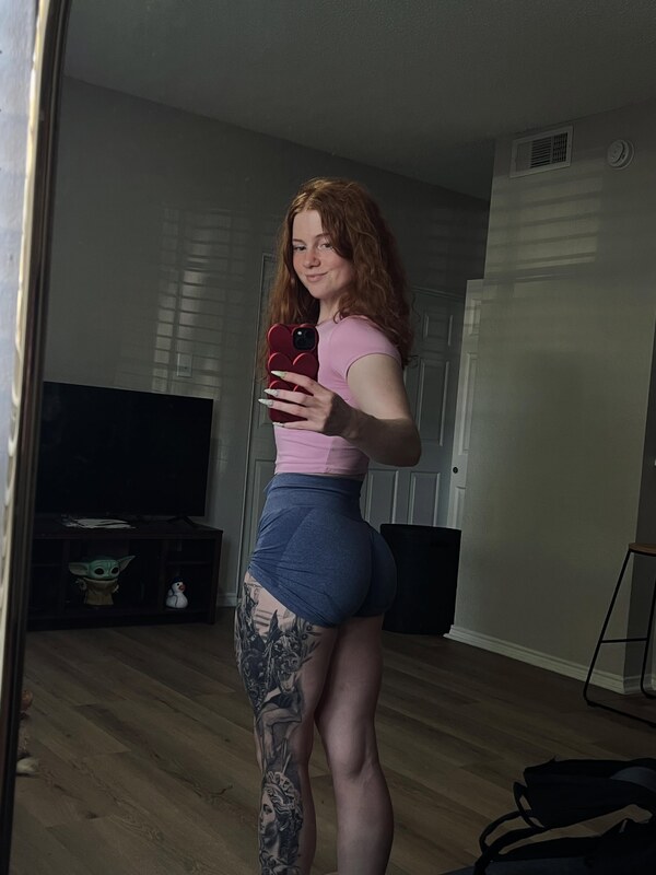 Zoe Tierney nude photo 12