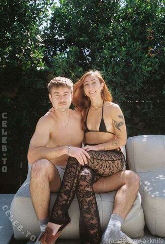 zoebytheriver nude photo 3