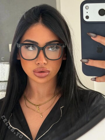 Zoefernanddez – Argentinian Insta/OF Model