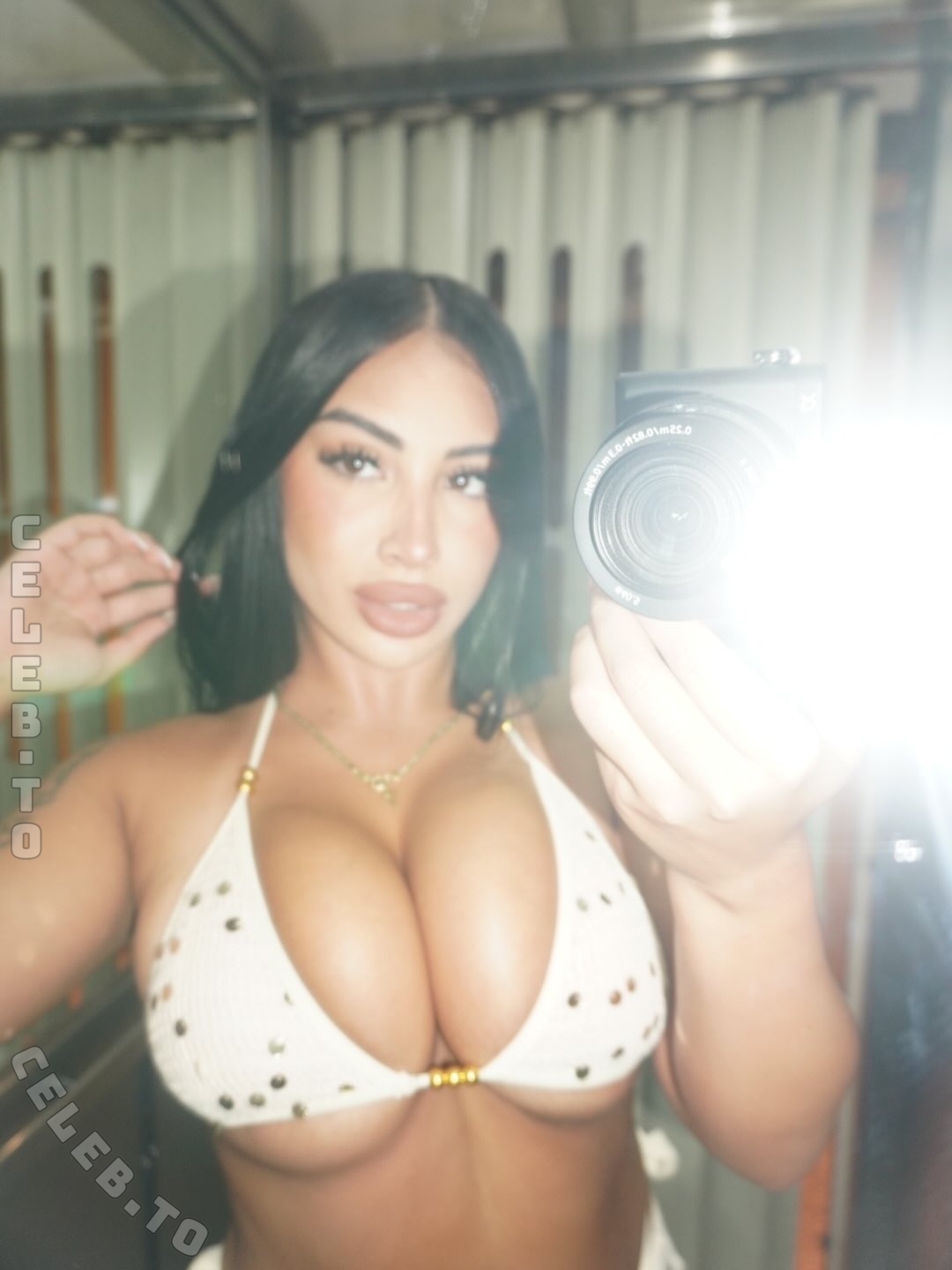 Zoefernanddez nude photo 2