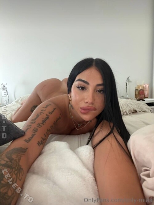Zoefernanddez nude photo 10