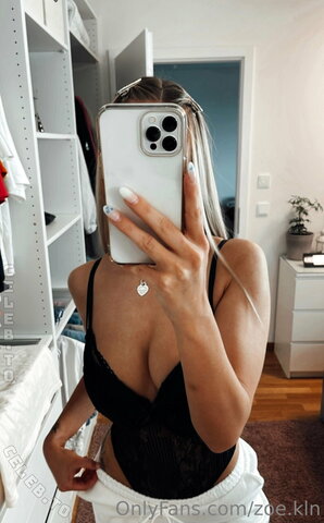 Zoe.kln nude photo 78