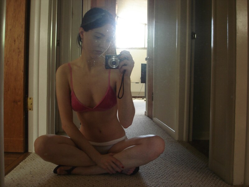 zoeplzshutup nude photo 1