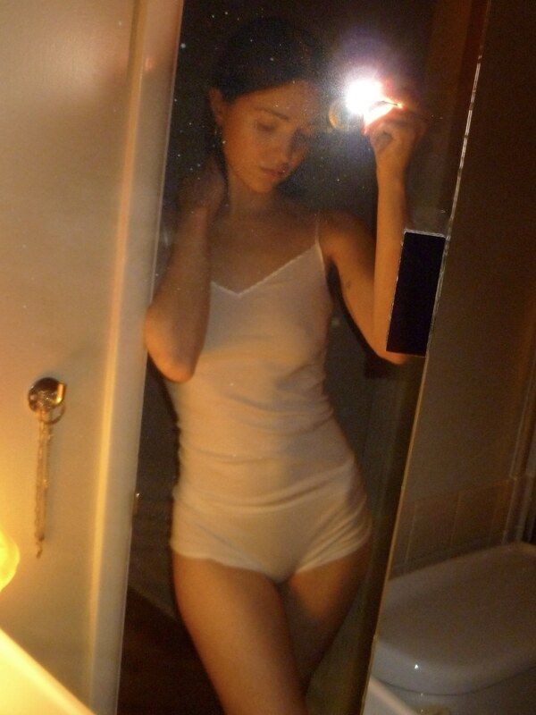 zoeplzshutup nude photo 1