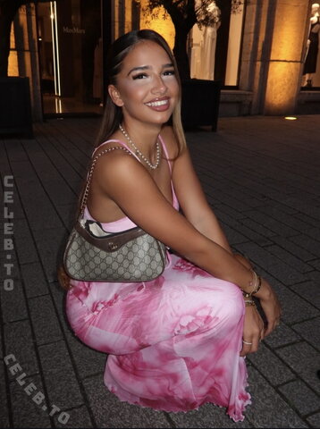 Zoesalg nude photo 16