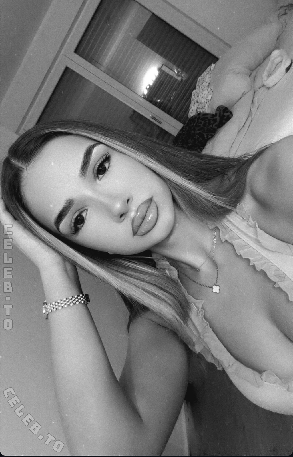 Zoesalg nude photo 8