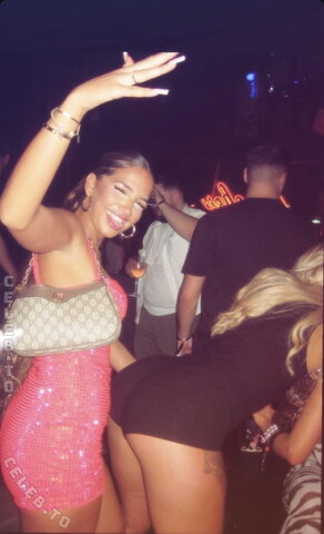 Zoesalg Sexy (1 photo)