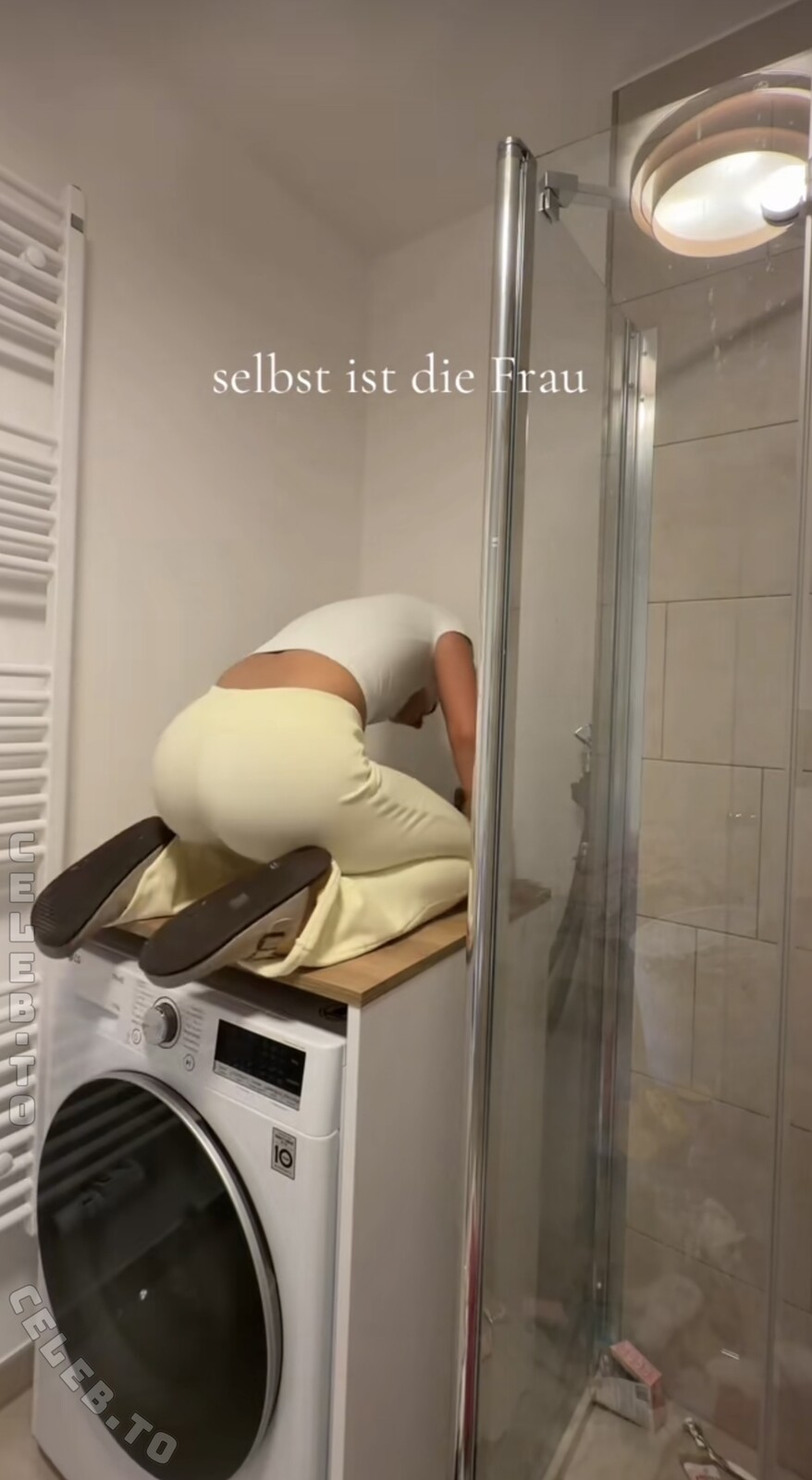 Zoesalg nude photo 2