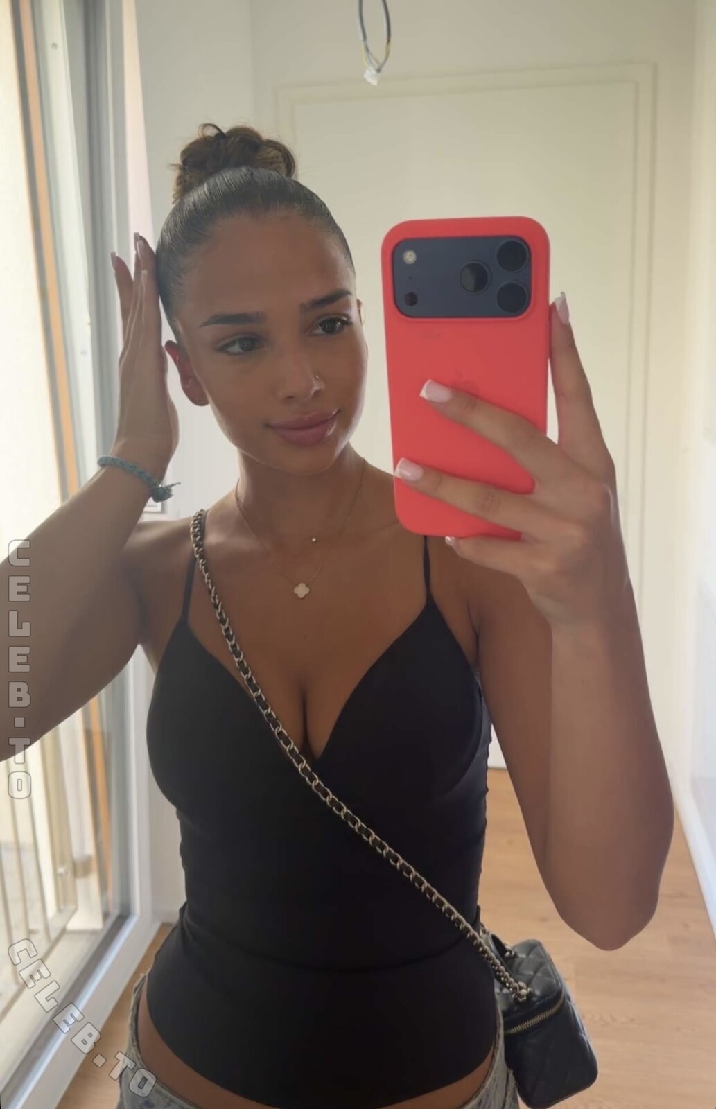 Zoesalg nude photo 1