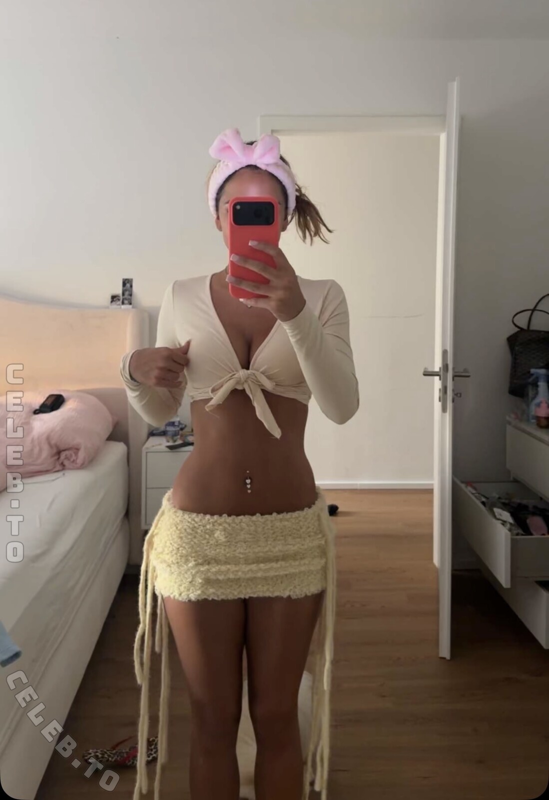 Zoesalg nude photo 1