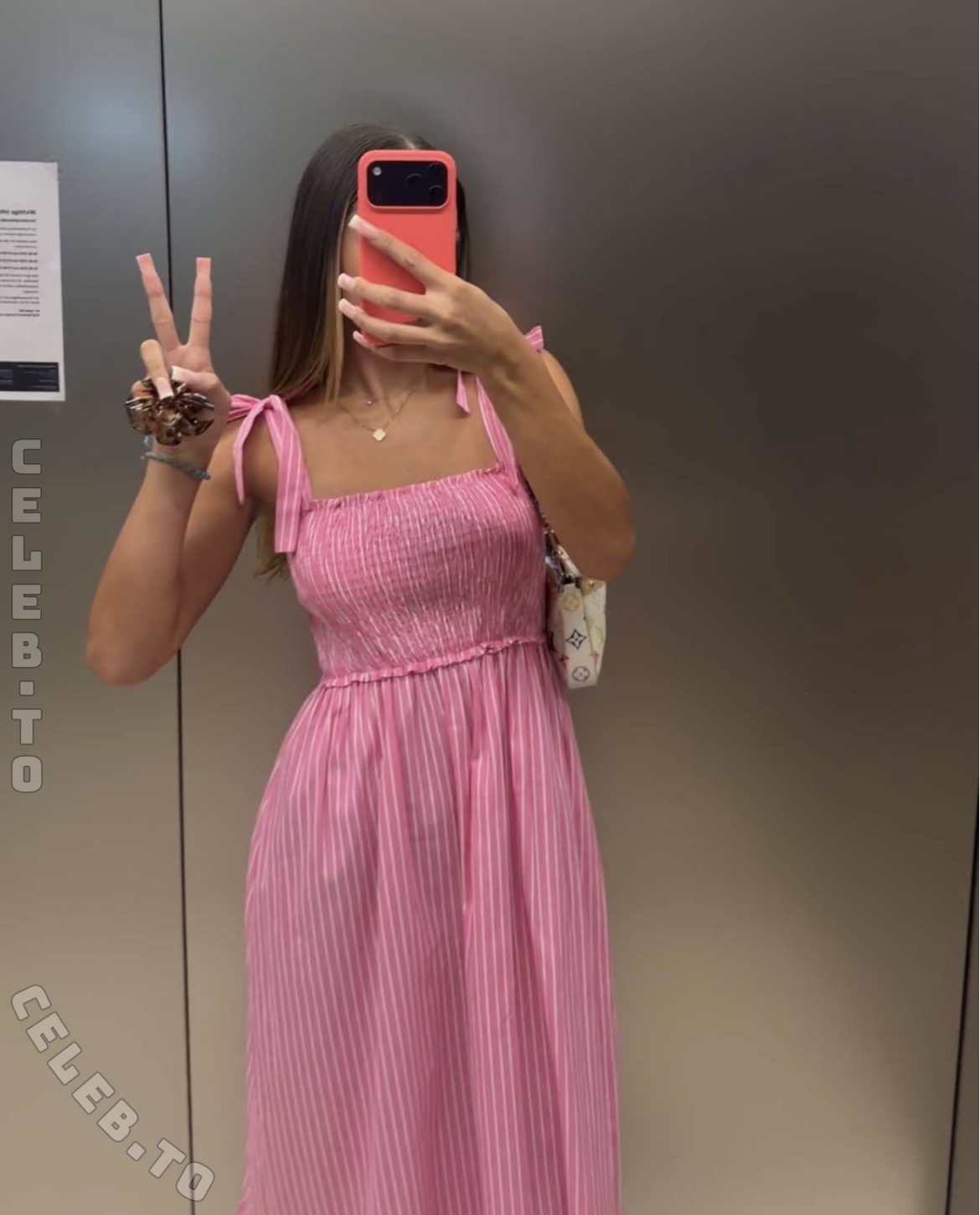 Zoesalg nude photo 1