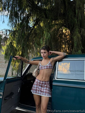 zoevartuli nude photo 5