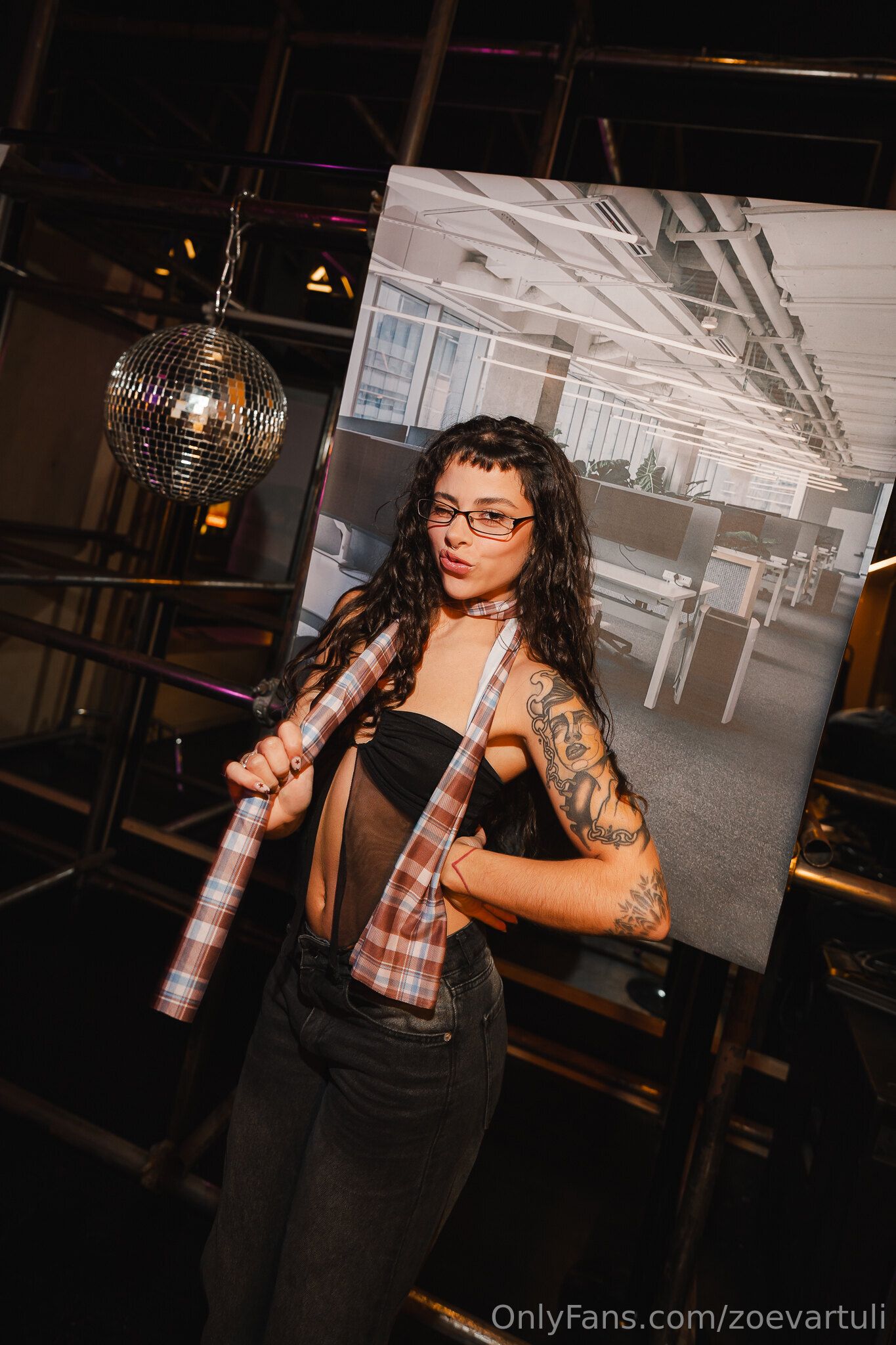 zoevartuli nude photo 11