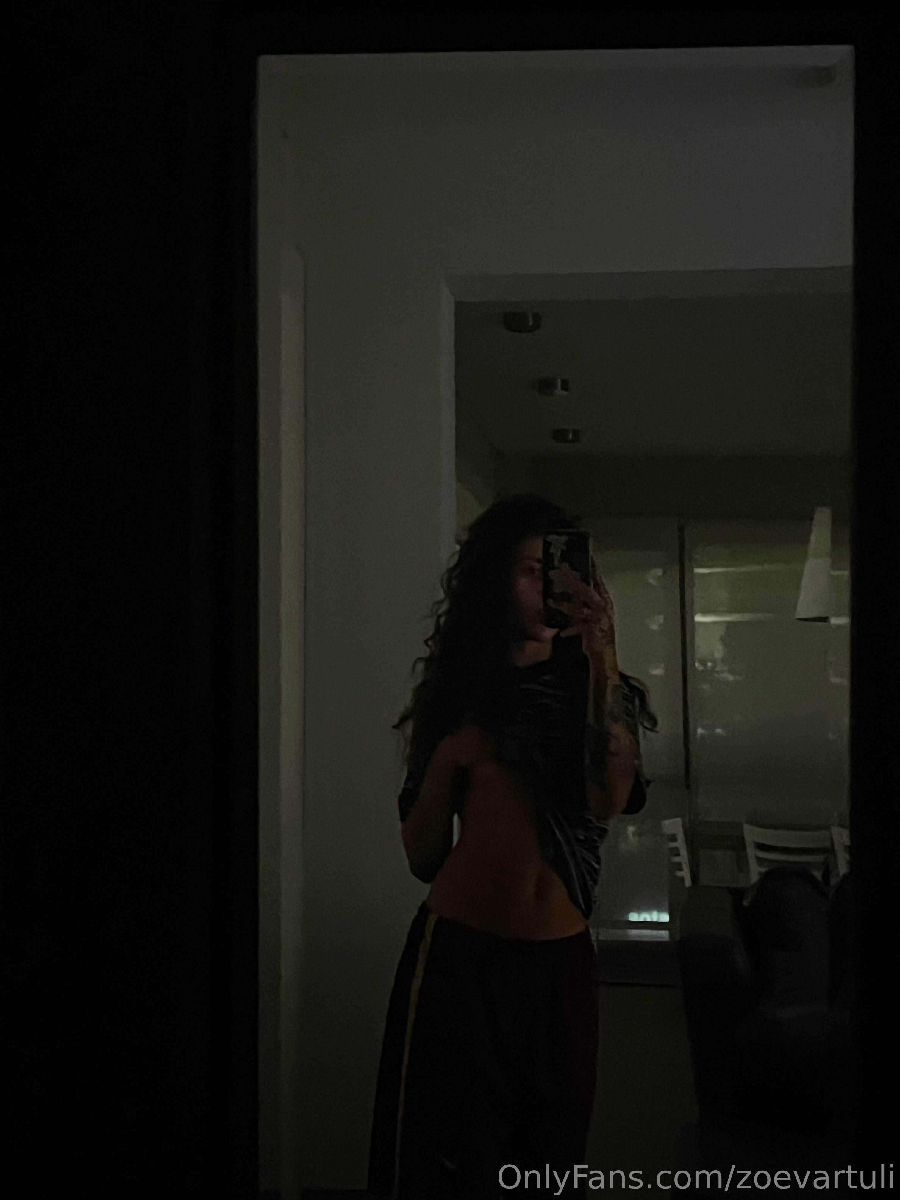 zoevartuli nude photo 12