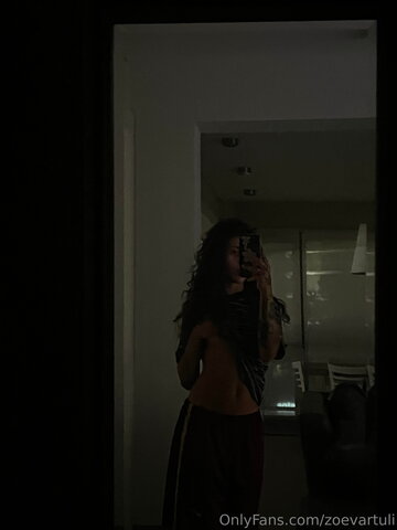 zoevartuli nude photo 2