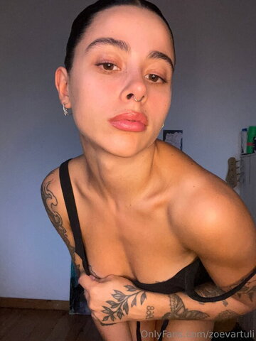 zoevartuli nude photo 16