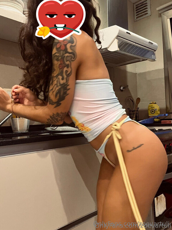 zoevartuli nude photo 8