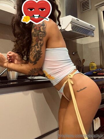 zoevartuli nude photo 13