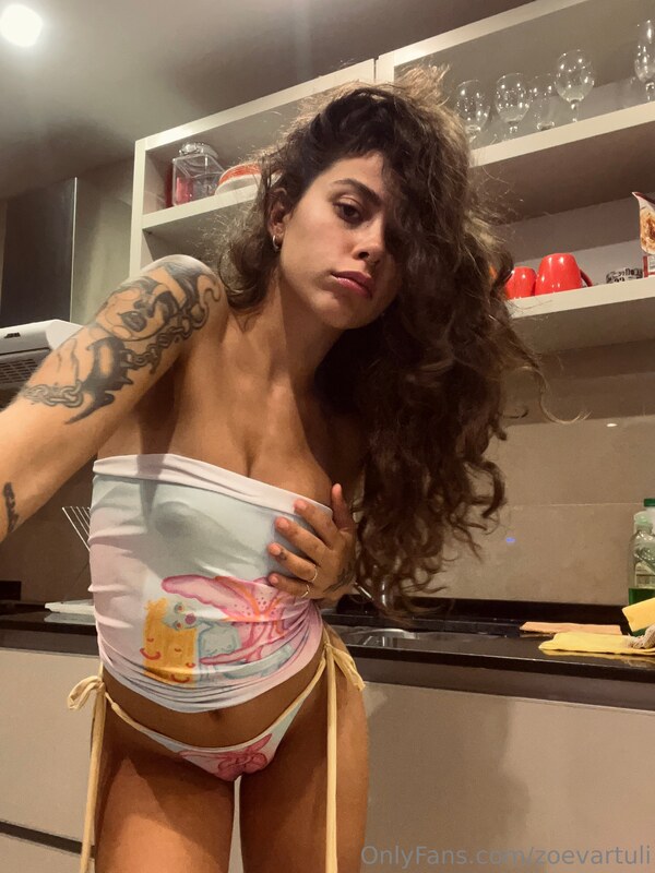 zoevartuli nude photo 9