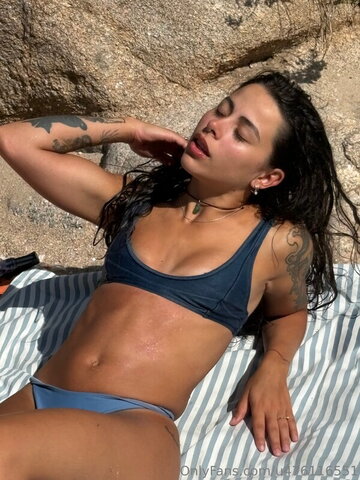 zoevartuli nude photo 9